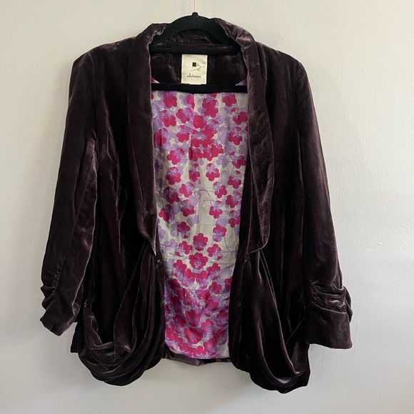 Elegant Velvet Black Jacket - Picture 4 of 10